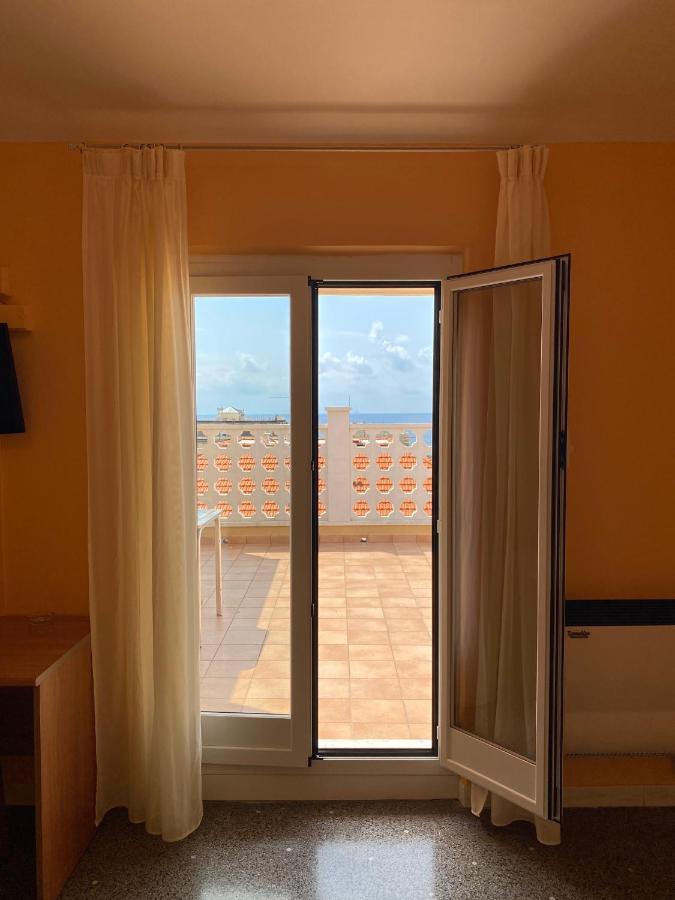 Hotel Ines فاراتسي المظهر الخارجي الصورة