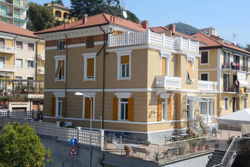 Hotel Ines فاراتسي المظهر الخارجي الصورة